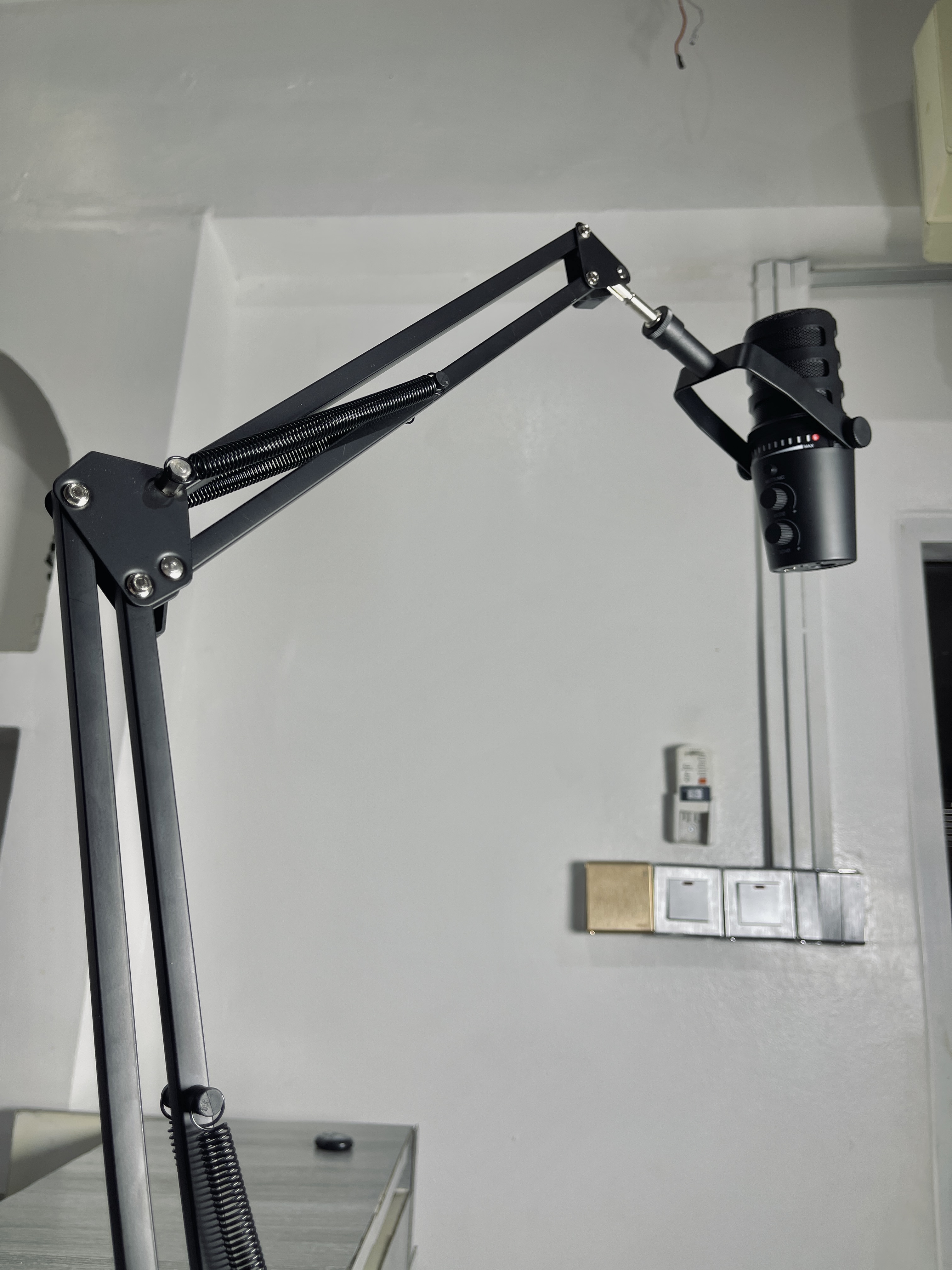 STILL THUGGIN IT varsity Jacket - white